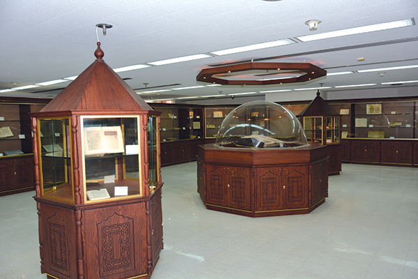 مئة مخطوطة «نادرة» في معرض المخطوطات العربية
