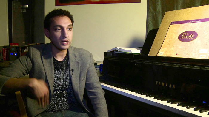 محمد فيروز:  ليس من السهل تحقيق النجاح في الموسيقا.. إنها تنافسية إلى حد التحارب