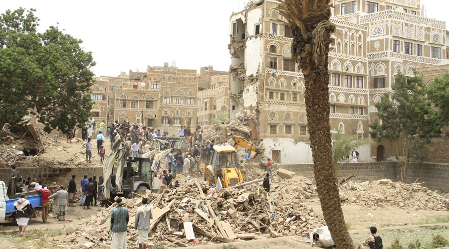 المثقفون اليمنيون في ظل الحرب من تسويق الموت كمنتج تحت مسمى الشهادة إلى «الهروب الجميل»