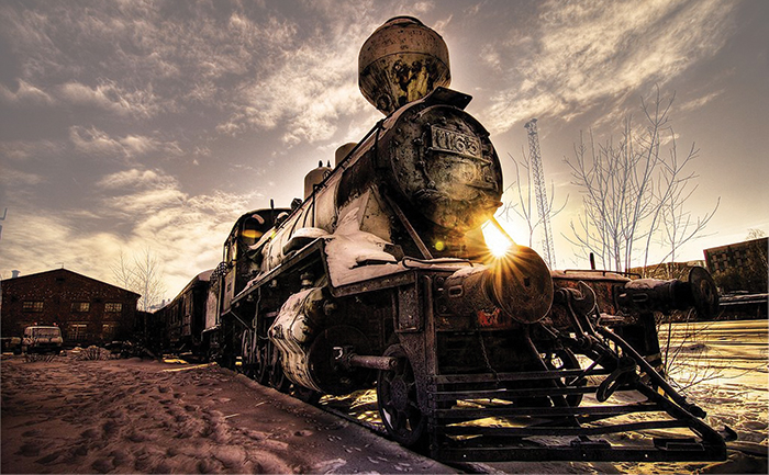 حين أمسكت السينما الزمن في قطــار من ظـلال ……… (زياد عبدالله)