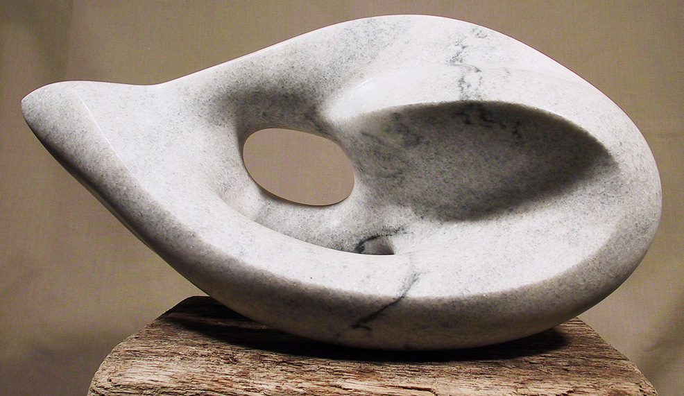 الصداقةُ‭ ‬عقيقٌ‭ ‬يَخْلُبُني‭ ‬وهجُ‭ ‬عروقِه