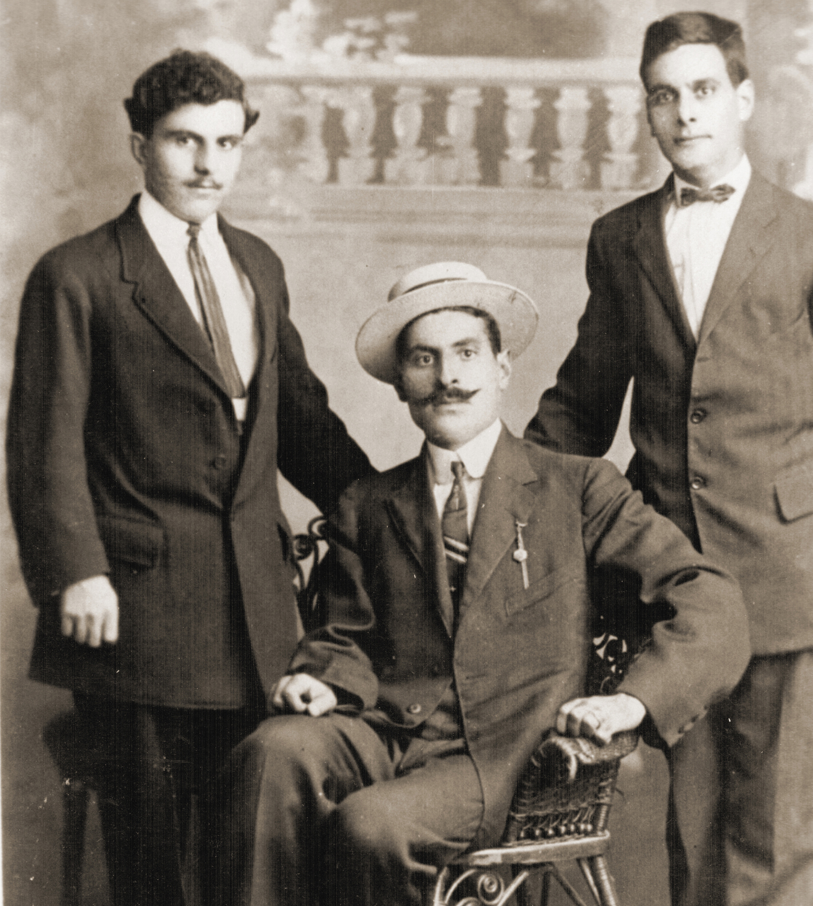 هل يكون عقيل أبو الشعر صاحب أول رواية عربية؟ بطاقات بريدية وصور تقود إلى اكتشاف ثلاث روايات لكاتب أردني مهاجر