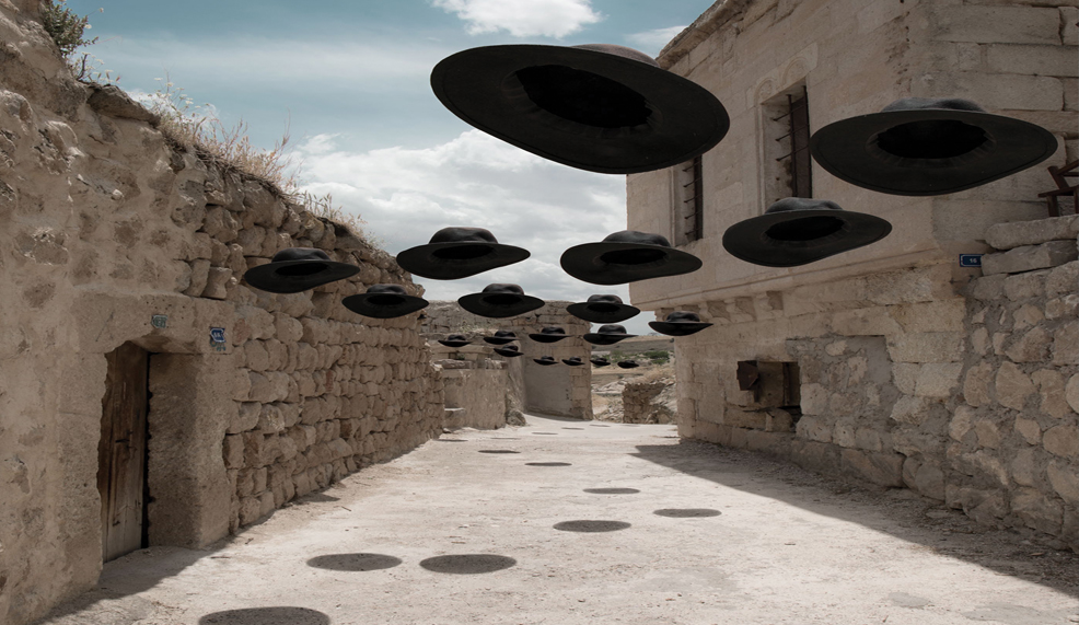 أفانين الهرب من الرواية أو ما تبقى من أيام بلا صباحات