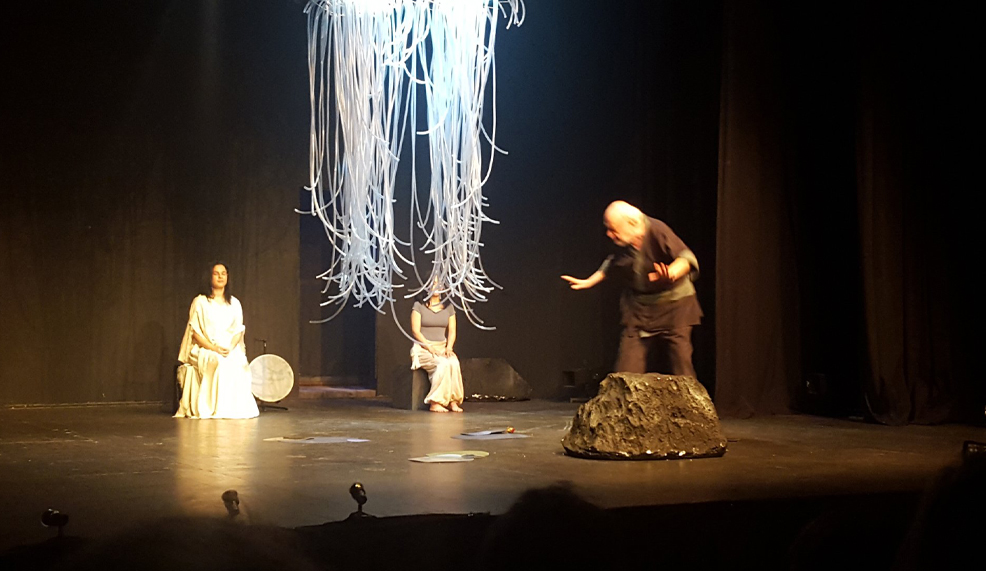 المسرح الرقمي أو إدارة التوحش