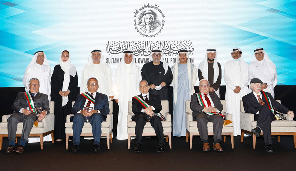 جائزة العويس الثقافية ترسخ نفسها جائزة تقديرية لكل الأدبـاء والمفكريـن العرب