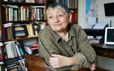 لودميلا أوليتسكايا: ضمير روسيا والرمز الشامخ في سماء الأدب الروسي المعاصر