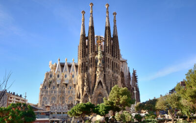 عمارة أنطونيو غاودي بين الحداثة والمقدس