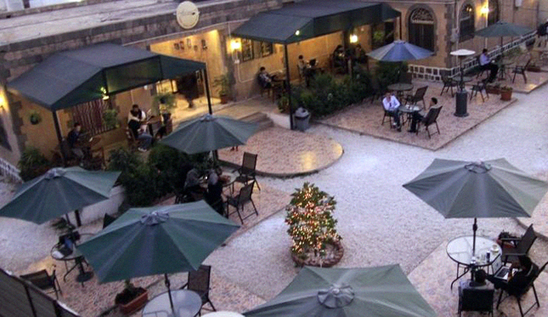 المقهى مرآة لتبدل مجتمع وعصر