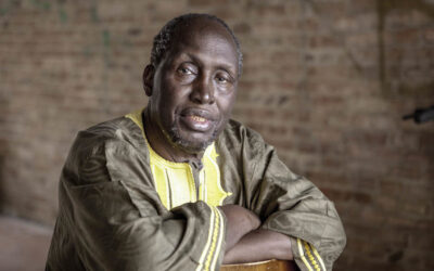 الأديب والناقد الكيني نغوجي واثيونغو… صوت المقاومة الثقافية وأدب ما بعد الاستعمار في شرق إفريقيا