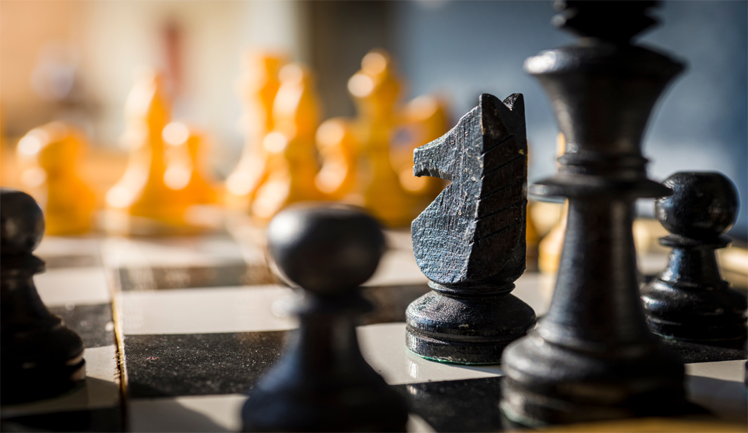 نِصفٌ من شَرَرٍ، نِصفٌ من عقيق