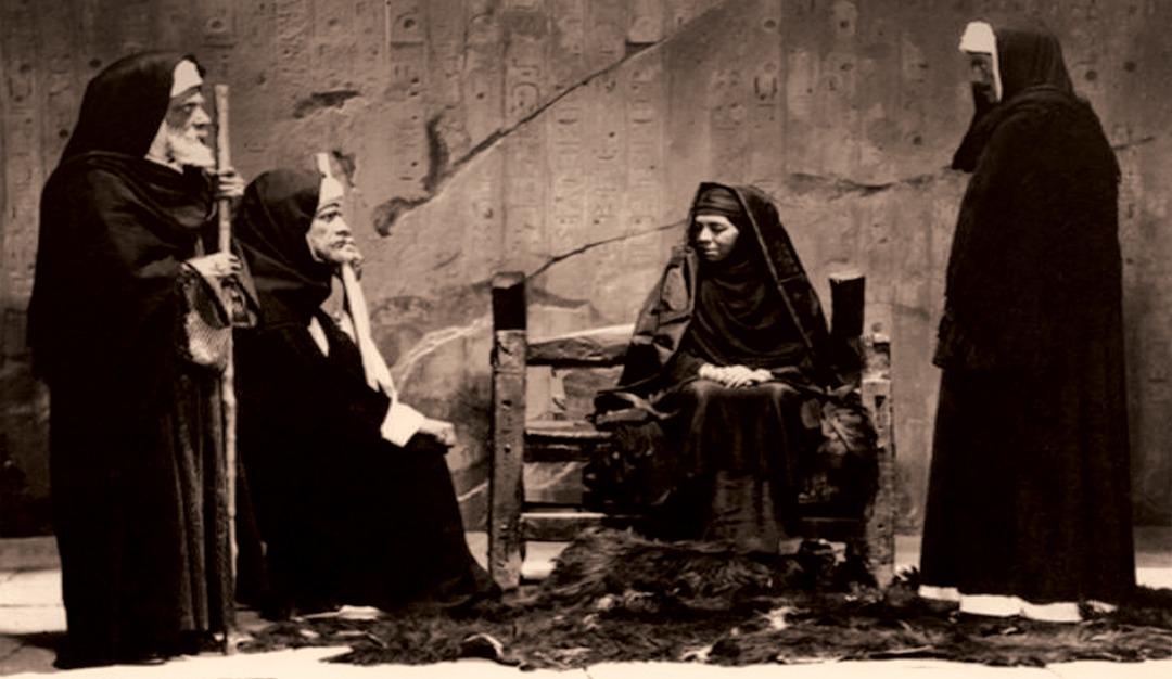 لغة السينما… كيف يُعيد شادي عبدالسلام بناء الهوية المصرية القديمة؟