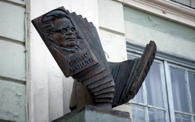 كما لو أنَّ أحدًا لم يمْلك يومًا شيئًا