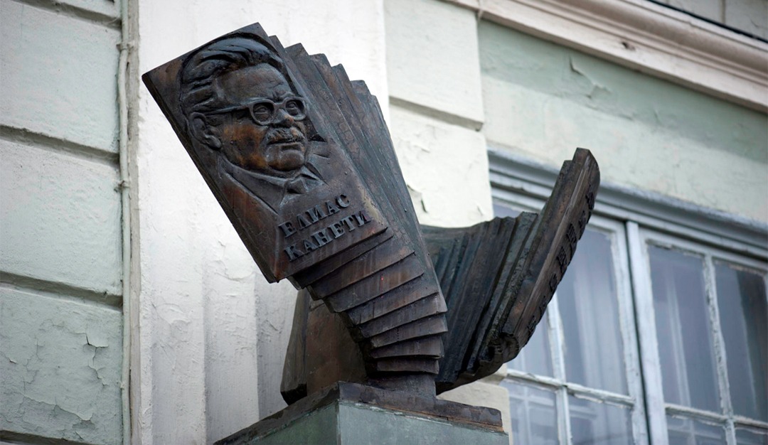 كما لو أنَّ أحدًا لم يمْلك يومًا شيئًا