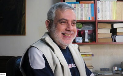 المترجم إلى أسامة منزلجي