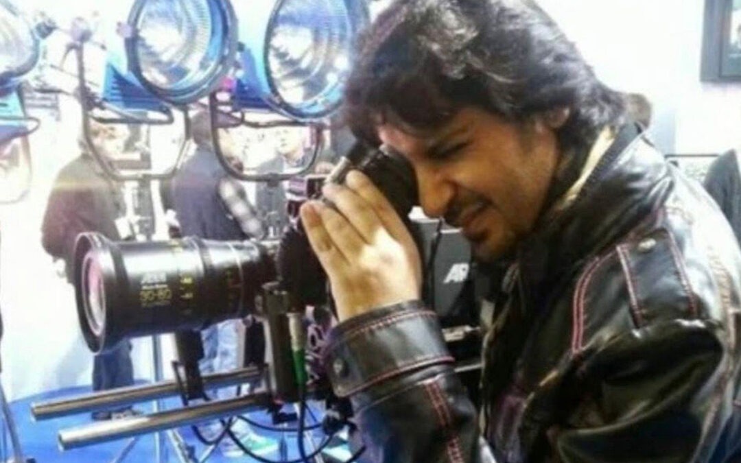 عبدالعزيز الفريح: الفن لا قواعد له وأحلم بتوثيق نهضة المملكة بالصوت والصورة